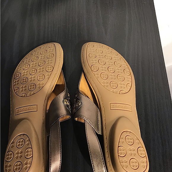 Naturalized Thong Sandal Size 7 New - Picture 6 of 6